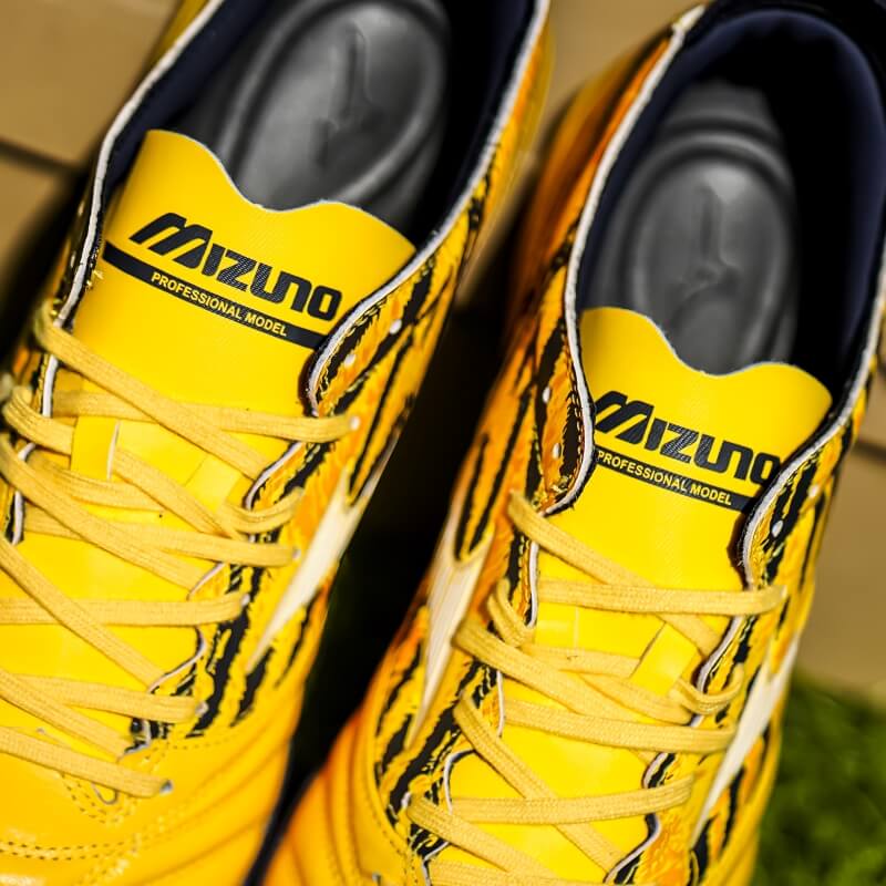 Giày đá bóng Mizuno Morelia Neo III Pro AS Vàng Đen