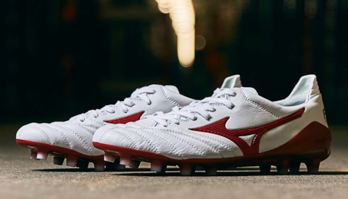 Mizuno Morelia Neo II F9T mẫu giầy mới cho tiền đạo Fernando Torres