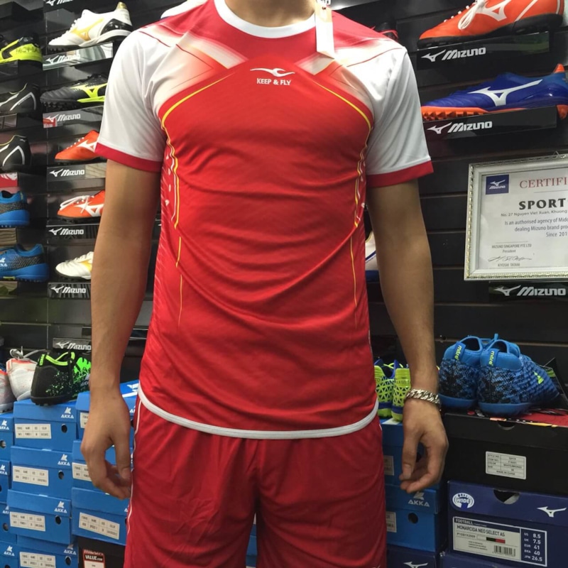 Hình ảnh của Áo bóng đá keep & fly màu đỏ trắng