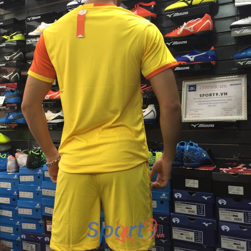 Hình ảnh của Áo bóng đá keep & fly màu vàng