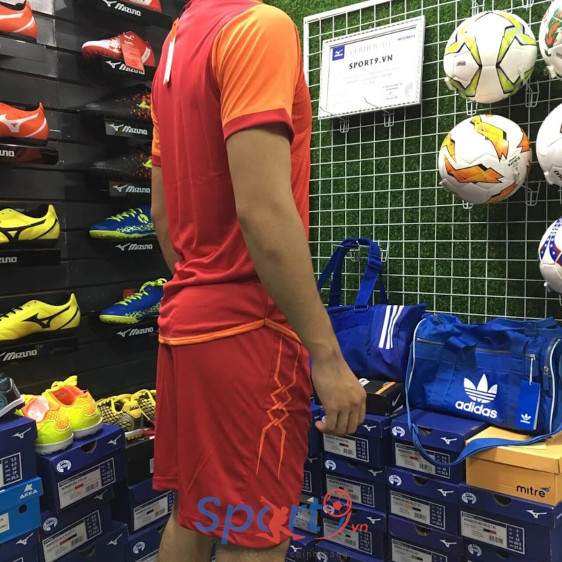 Hình ảnh của Áo bóng đá keep & fly màu đỏ cam