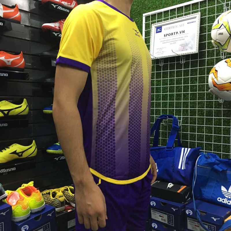 Hình ảnh của Áo bóng đá keep & fly màu tím vàng