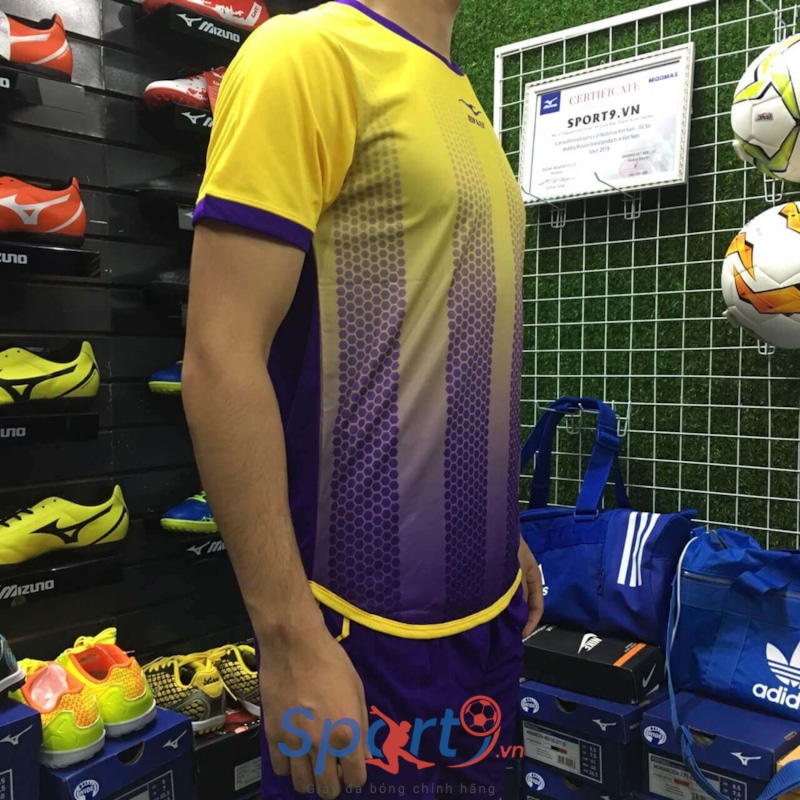 Hình ảnh của Áo bóng đá keep & fly màu tím vàng