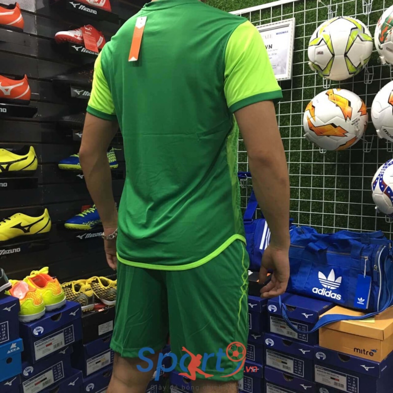 Hình ảnh của Áo bóng đá keep & fly màu xanh chuối