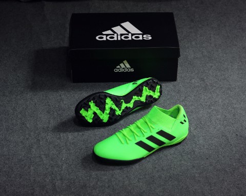 Giày adidas có đắt không? Đến đâu để có giá tốt nhất khi mua giày?