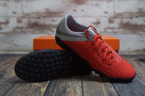 Câu chuyện khởi nghiệp của cha đẻ giày Nike
