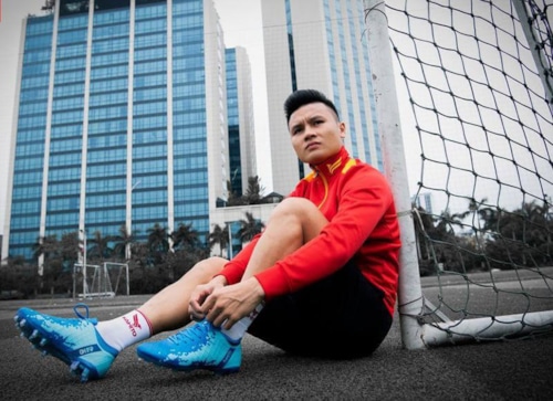 Điều gì khiến giày Quang Hải có thể sánh ngang giày Messi và Ronaldo