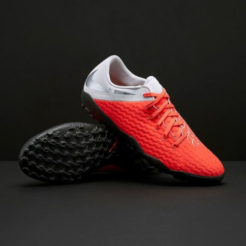 Vì sao giày đá bóng Nike Hypervenom Phelon III thu hút sự chú ý của dân phủi?