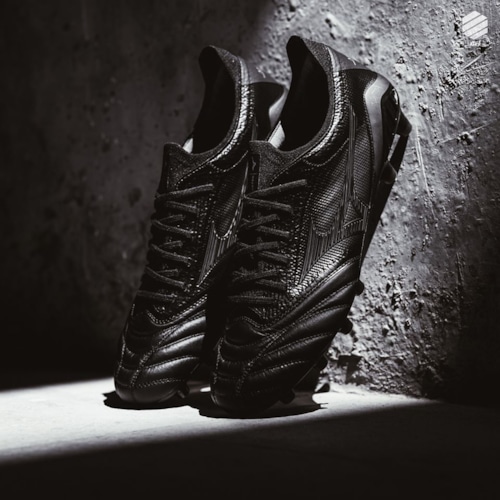 Mizuno ra mắt bộ sưu tập "Revolution Reborn" đen huyền bí, mạnh mẽ, sang trọng