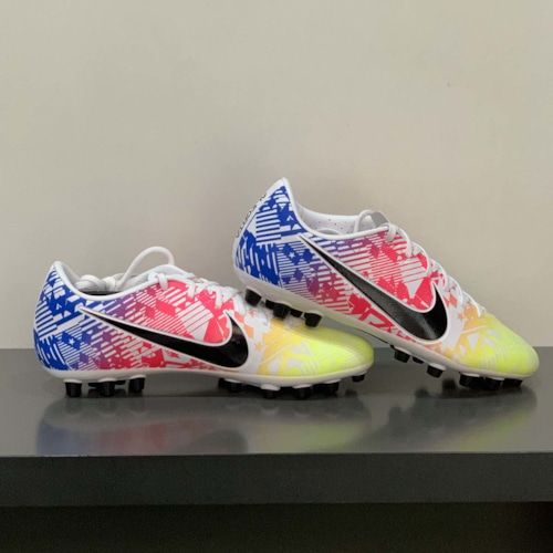 Nike Mercurial Vapor 13 Academy AG NJR Jogo Prismatico - White/Black/Racer Blue/Volt - AT7956-104