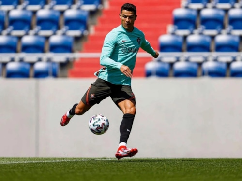 Nike cho ra mắt giày bóng đá phiên bản đặc biệt dành riêng cho CR7 trong mùa EURO năm nay