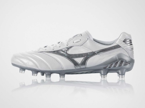 Mizuno ra mắt dòng Morelia DNA "White / Galaxy Silver"