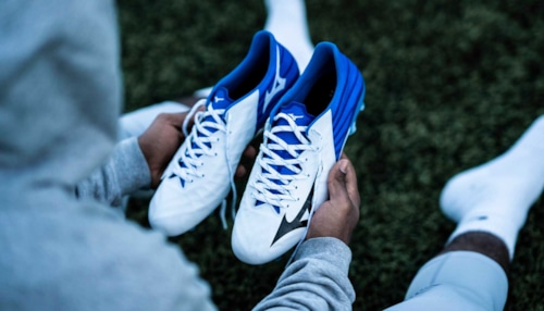 PHÂN BIỆT CÁC DÒNG SẢN PHẨM GIÀY ĐÁ BÓNG MIZUNO