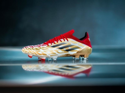 Lần đầu tiên Adidas ra mắt giày đá bóng có chữ kí của Mo Salah