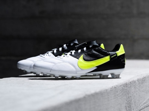Nike Ra Mắt Mẫu Giày Premier III Trong Bộ Cánh Màu Đen Trắng