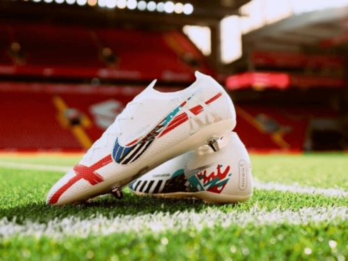 Nike ra mắt phiên bản đặc biệt dành cho James Milner nhân dịp kỉ niệm 20 năm đồng hành cùng nhau