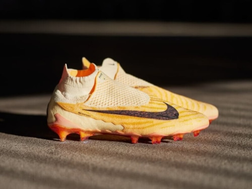 Nike ra mắt phiên bản giới hạn Phantom GX 'Blaze' mang sắc màu rực rỡ