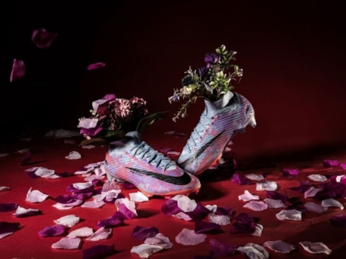 Nike ra mắt giày đá bóng Mercurial Dream Speed 006 – Gam màu Valentine cực kì ấn tượng