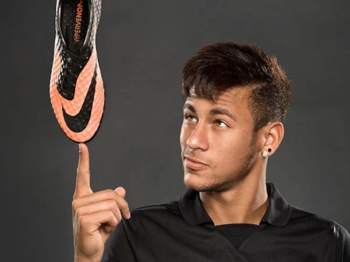 Sự thật về Hypervenom TF - Đôi giày huyền thoại hay sự thổi phồng mức giá?