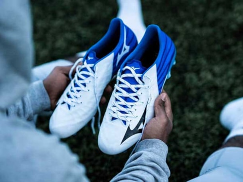 Phân biệt các dòng giày đá bóng Mizuno