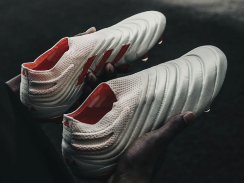 Lịch sử và phát triển của dòng giày bóng đá Adidas Copa