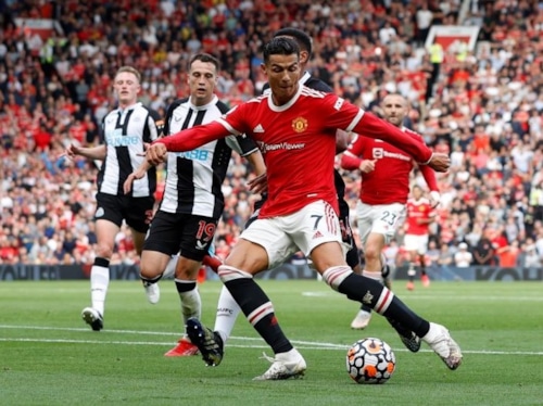 Ronaldo và mối căm thù với những đôi giày bóng đá màu đen