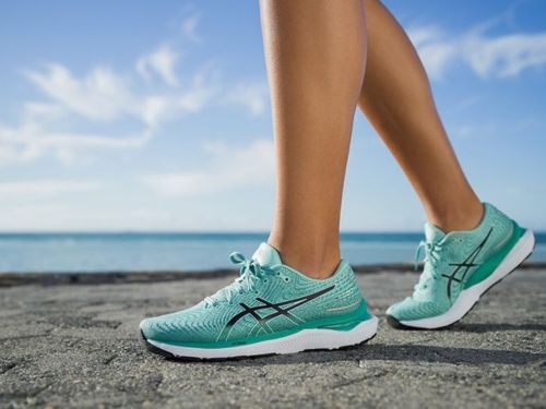 Tổng quan về giày đá bóng Asics: Lịch sử và các phân khúc giày