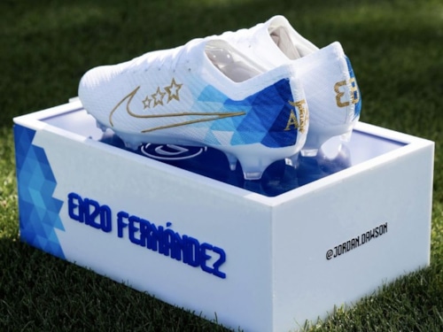 Khám phá đôi giày Nike Mercurial World Cup Custom của Enzo Fernandez 