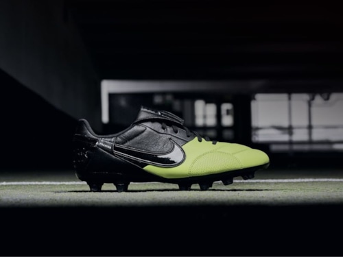 Ra mắt giày bóng đá Nike Premeir III lấy cảm hứng từ Green Speed