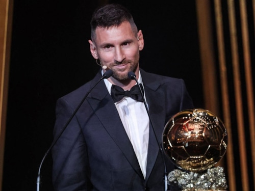 Lionel Messi nhận giải thưởng danh giá quả bóng vàng lần thứ 8 