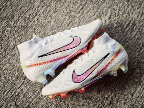 Nike chính thức ra mắt đôi giày đá bóng đầu tiên có chữ kí của Marcus Rashford