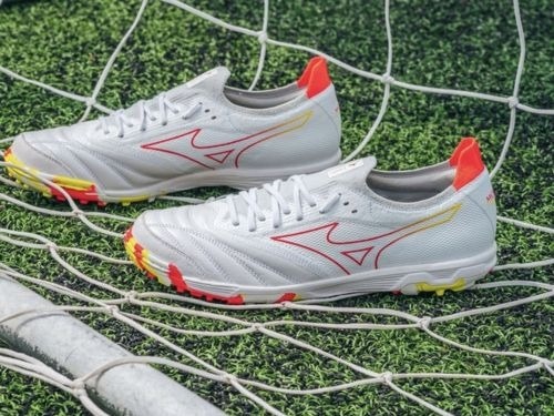 Top 5 mẫu giày đá bóng Mizuno đắt nhất dành cho sân cỏ nhân tạo