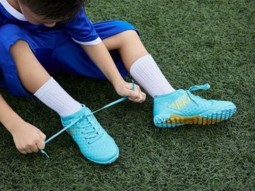 Sự khác nhau giữa giày đá bóng size man và size kid