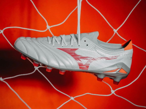 Mizuno ra mắt Morelia Neo IV Beta "Charge Pack" đầy ấn tượng