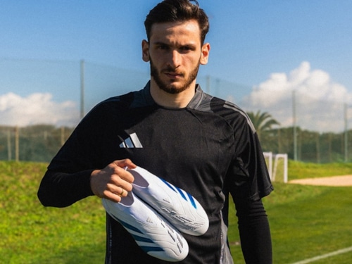 Kvaratskhelia gia nhập adidas và nhận phiên bản giày Predator 24 độc quyền