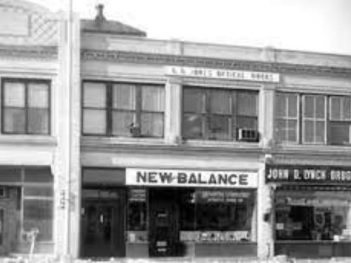 Tổng quan về lịch sử hình thành và phát triển của giày đá bóng New Balance