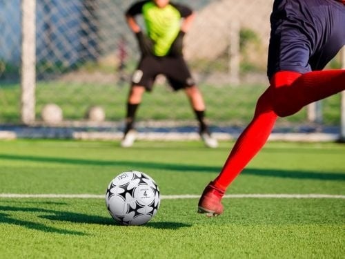 Đánh giá sự khác nhau giữa quả bóng đá size 4 và size 5