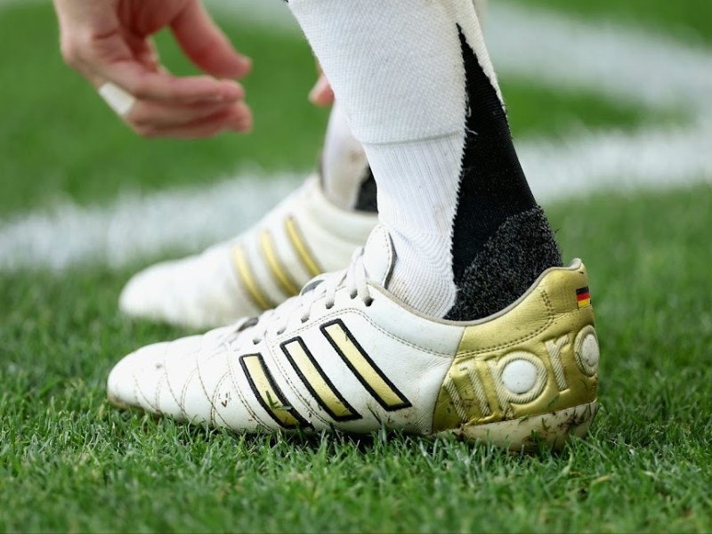 Adidas tri ân huyền thoại Toni Kroos: Đổi tên Adipure 11Pro thành TK 11 Pro
