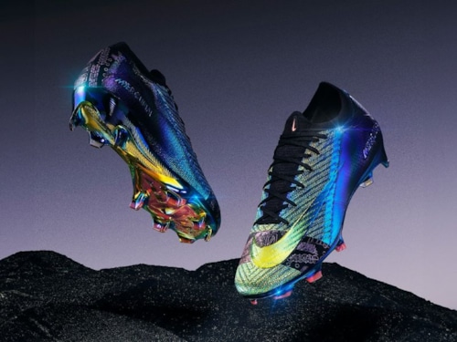 Nike trình làng series giày bóng đá tốc độ mới mang tên Cosmic Speed