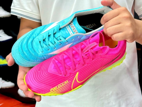 Nên chọn giày đá bóng Mizuno Morelia Sala Elite hay Nike Mercurial Vapor 15 Pro TF?