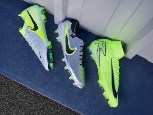 Nike ra mắt bộ sưu tập giày bóng đá "Mad Voltage" khấy đảo sân cỏ