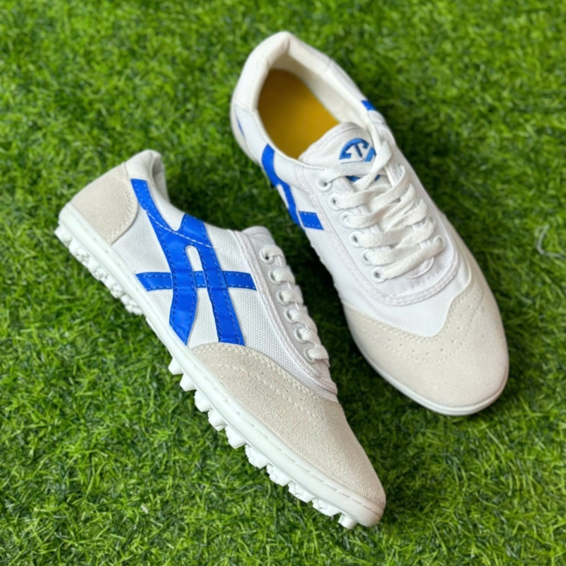 [Chính hãng] Giày đá bóng CT3 Bata ráp đế - Màu Trắng/Xanh