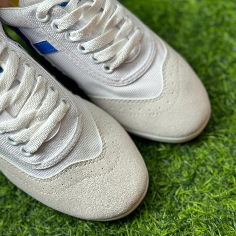 [Chính hãng] Giày đá bóng CT3 Bata ráp đế - Màu Trắng/Xanh