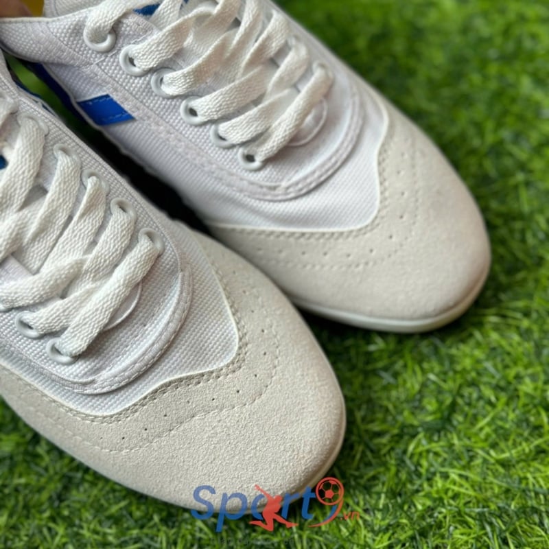 [Chính hãng] Giày đá bóng CT3 Bata ráp đế - Màu Trắng/Xanh