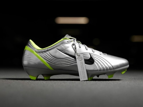 Nike tái phát hành giày bóng đá Mercurial Vapor 1 - Kỷ Niệm 22 Năm Ronaldo vô địch World Cup