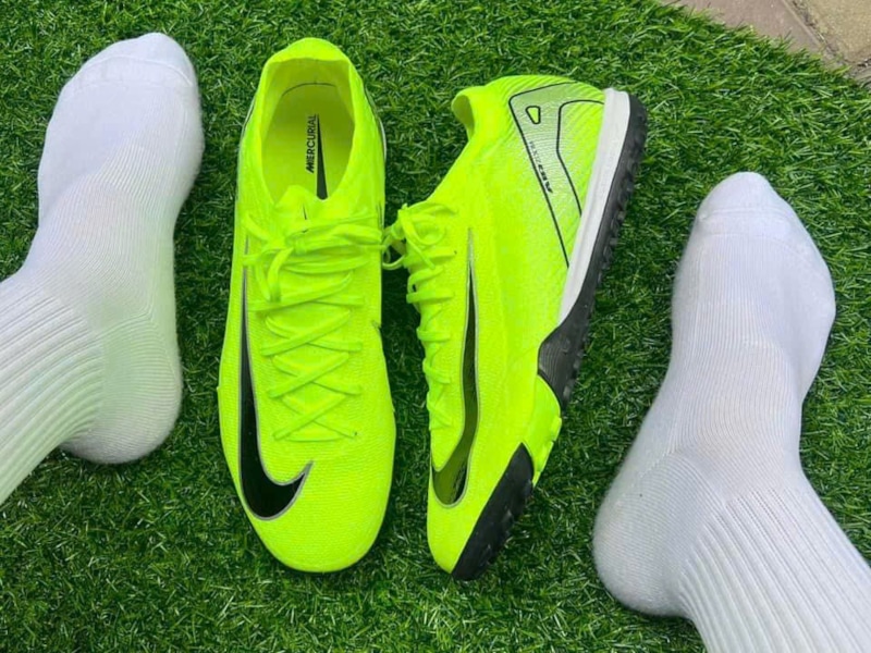 Hướng dẫn chọn size giày đá bóng Nike khi chuyển từ giày Bata