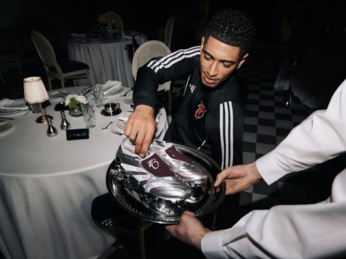 Adidas ra mắt giày bóng đá Predator “Chrome Dream” Jude Bellingham 2025