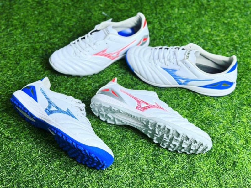 So sánh Mizuno Neo 4 Pro hai phiên bản đế cũ và đế mới: Lựa chọn nào cho sân cỏ nhân tạo?