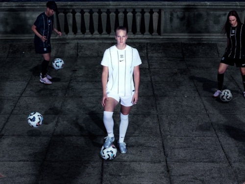 Nike và FC Como ra mắt bộ quần áo sân nhà và sân khách mùa giải 2025/26