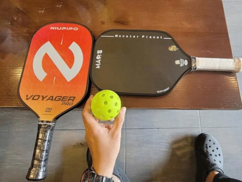 Có nên mua vợt pickleball cũ không? Lưu ý khi mua vợt pickleball cũ